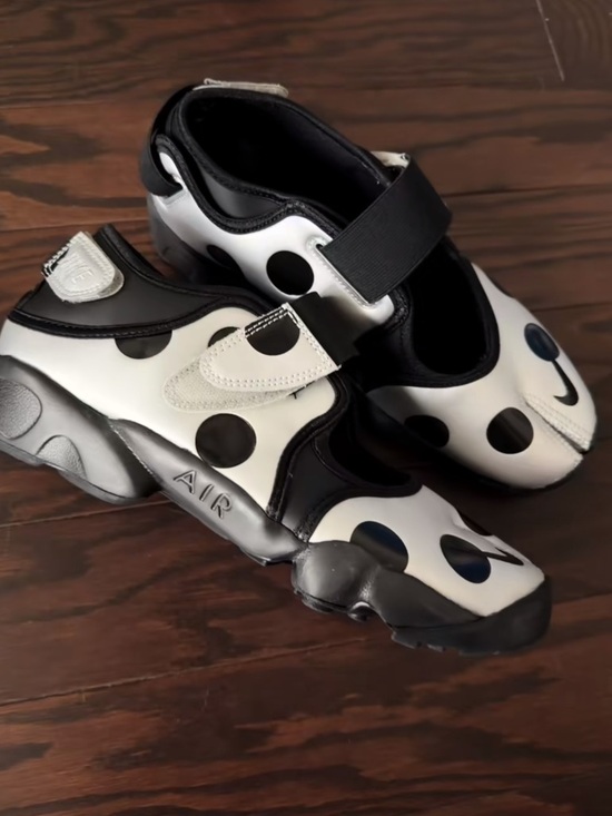 Nike Shoes - NEW Women's NIKE Air Rift Polka Dot Metallic Silver Black Sz 9 SOLDDDDD